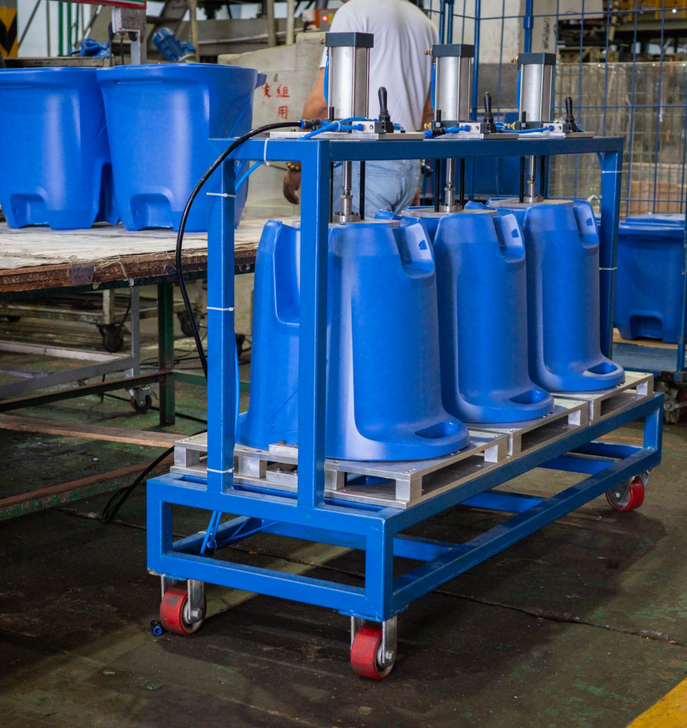 tether_gatorade_huddlecoolers_manufacturingdetail