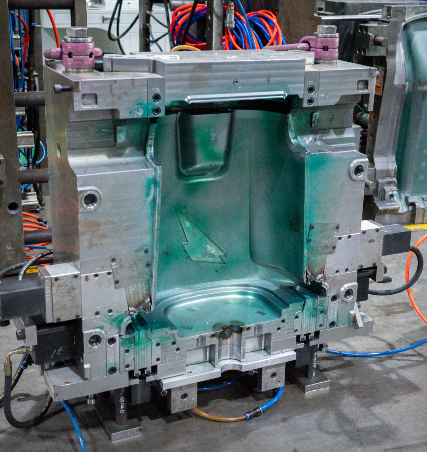 tether_gatorade_huddlecoolers_manufacturingequipment